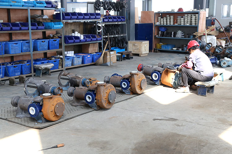 宙斯泵业泵安装车间乔迁新厂房，专注提供高效机械设备安装服务